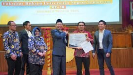 Dinilai Miliki Kiprah Luar Biasa, Dr Muhtar Said Terima Penghrgaan dari Fakultas Hukum UNNES