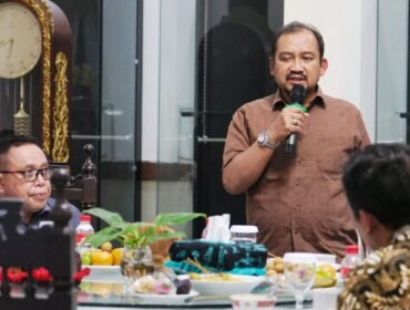 Bupati Pemalang Anom Widiyantoro saat mengikuti rapat koordinasi dengan Jajaran PTPN I Regional 3