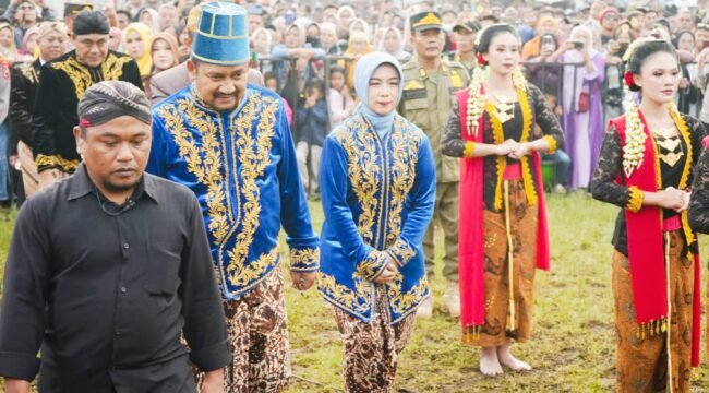 Ribuan Warga Saksikan Puncak Festival Wong Gunung