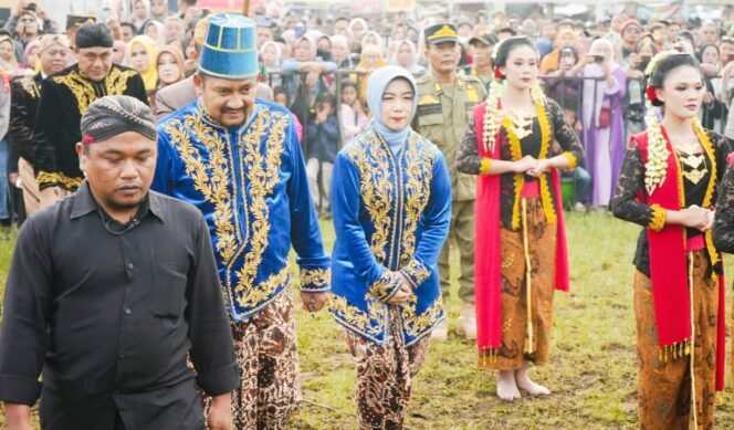 
					Ribuan Warga Saksikan Puncak Festival Wong Gunung
