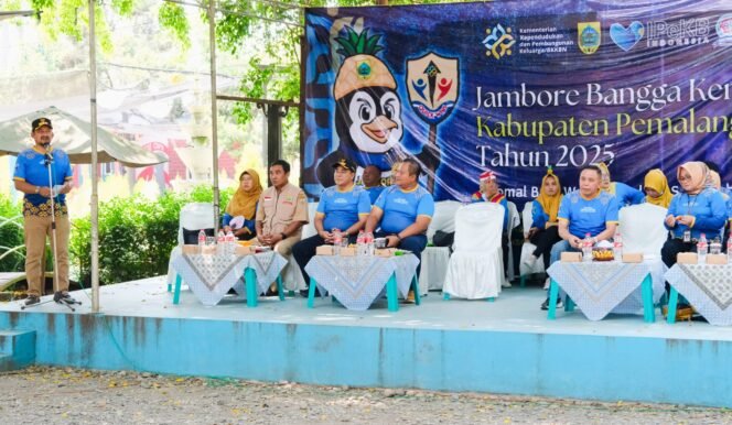 
					Bupati Anom saat membuka acara Jambore Bangga Kencana di Waterpark Comal Baru, Selasa (23/9/2025)