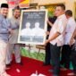 Penyerahan Lukisan Foto Bupati Tandai Peresmian Galeri Rumah Seni Pemalang