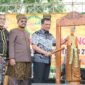 Gubernur membuka Festival Mangga yang dikunjungi ribuan masyarakat di Lapangan desa tersebut. Sabtu (1/11/2025).