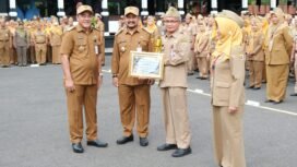 Serahkan 2 Penghargaan, Bupati Pemalang Ajak semua Dinas untuk Selalu Kolaboratif