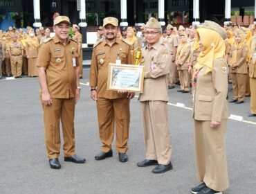 Serahkan 2 Penghargaan, Bupati Pemalang Ajak semua Dinas untuk Selalu Kolaboratif