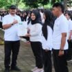 Bupati Pemalang Anom Widiyantoro melantik Pegawai Pemerintah dengan Perjanjian Kerja (PPPK) Tahap II di lingkungan Pemerintah Kabupaten Pemalang tahun 2025, Jumat (07/11/2025)