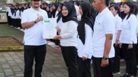 Bupati Pemalang Anom Widiyantoro melantik Pegawai Pemerintah dengan Perjanjian Kerja (PPPK) Tahap II di lingkungan Pemerintah Kabupaten Pemalang tahun 2025, Jumat (07/11/2025)