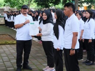 Bupati Pemalang Anom Widiyantoro melantik Pegawai Pemerintah dengan Perjanjian Kerja (PPPK) Tahap II di lingkungan Pemerintah Kabupaten Pemalang tahun 2025, Jumat (07/11/2025)