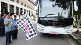 Bupati saat melepas 22 Kafilah MTQH di Pendopo Kabupaten Pemalang, Senin (10/11/2025).