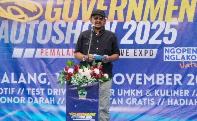 
					Bupati Pemalang Anom Widiyantoro saat membuka kegiatan tersebut di jalan Surohadikusomo atau samping Kantor Bakesbangpol Pemalang, pada Sabtu (15/11/2025).