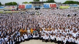 Penyerahan SK tersebut berlangsung di Stadion Mochtar Pemalang pada Selasa, 9 Desember 2025.