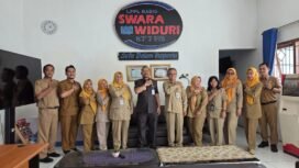 Bupati Pemalang Anom Widiyantoro menyambangi Studio LPPL Radio Swara Widuri
