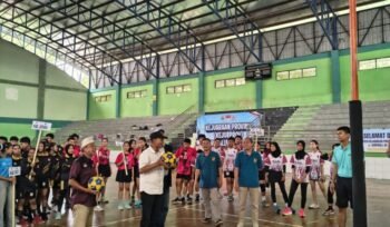 Wakil ketua IV Bidang kerjasama antar lembaga Drs Nugroho Budi Raharjo, MM saat membukan Kejurprov Korfball ke-III Tingkat di GOR Trisanja Slawi Kabupaten Tegal