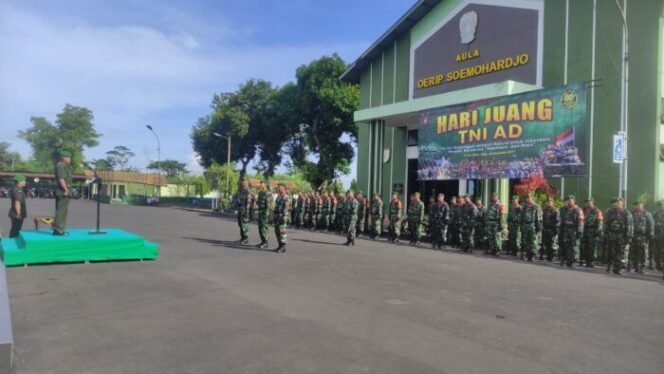 
					Upacara Peringatan Hari Juang Tentara Nasional Indonesia Angkatan Darat (TNI AD) Tahun 2025 digelar dengan khidmat di Lapangan Makodim 0711/Pemalang, pada Senin (15/12/2025).