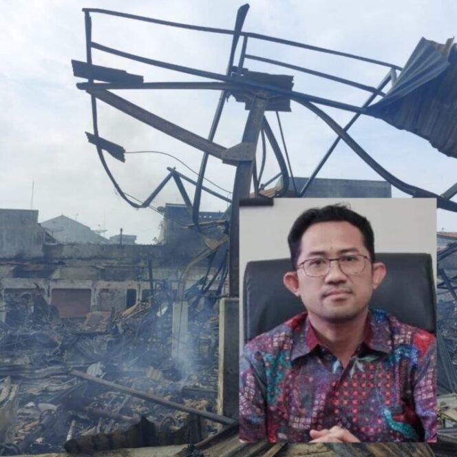 
					Kolase : Paskakebakaran kios pakaian di Pasar Pagi dan Ketua Umum DPP IKAPPI Abdullah Mansuri