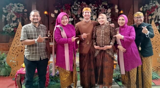 Bupati Pemalang Hadiri Acara Tujuh Bulanan Putri Anggota DPRD Jawa Tengah, Acara Penuh Khidmat dan Syukur