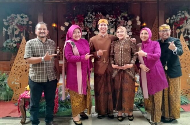 
					Bupati Pemalang Hadiri Acara Tujuh Bulanan Putri Anggota DPRD Jawa Tengah, Acara Penuh Khidmat dan Syukur