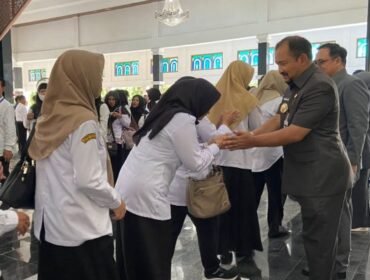 Bupati Pemalang Anom Widiyantoro, SE MM, resmi melakukan rotasi dan mutasi jabatan terhadap ratusan pejabat di lingkungan Pemerintah Kabupaten Pemalang.