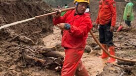 Ketua DPD Partai Golkar Kabupaten Pemalang, Nur Azmi Wicaksono, turut terlibat langsung dalam proses pencarian korban bencana tanah longsor yang terjadi di Dukuh Siranti