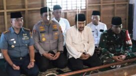 Bupati Pemalang, Anom Widiyantoro bersama jajarannya mengikuti haul Pangeran Benowo di Desa Penggarit Kecamatan Taman Kabupaten Pemalang Jawa Tengah