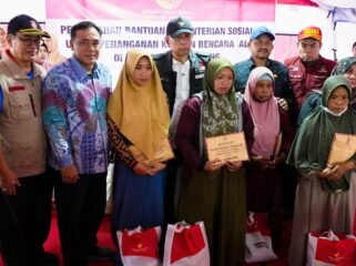 Warga Terdampak Banjir di Pemalang Terima Bantuan dari Kemensos RI