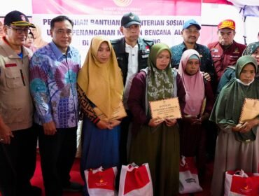 Warga Terdampak Banjir di Pemalang Terima Bantuan dari Kemensos RI