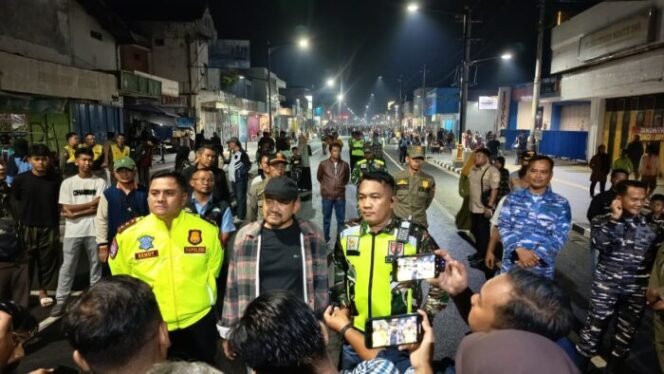 
					Dandim 0711/Pemalang Letkol Inf Muhammad Arif, S. Hub. Int., bersama Forum Koordinasi Pimpinan Daerah (Forkopimda) Kabupaten Pemalang melaksanakan kegiatan monitoring dan patroli gabungan, Rabu malam (31/12/2025) hingga Kamis dini hari (1/1/2026).