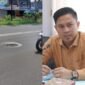 Kolase - Anggota Komisi B DPRD Kabupaten Pemalang, Arif Lukman Muslim, SH,.MKn dan ruas jalan yang berlubang