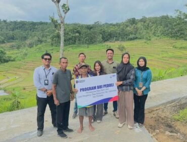 Penyerahan bantuan BRI Peduli secara simbolis di Margalangu Desa Watukumpul Pemalang (Dok. BRI)