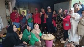 DPC PDI Perjuangan Pemalang Bersama Dede Indra Permana Bergerak cepat Salurkan Sembako dan Dirikan Dapur Umum di Desa Penakir
