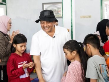 Gubernur Jateng, Ahmad Luthfi saat di Posko Pengungsian Kantor Kecamatan Pulosari, Kabupaten Pemalang, Jumat, 30 Januari 2026.