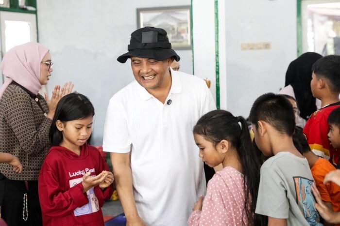 Gubernur Jateng, Ahmad Luthfi saat di Posko Pengungsian Kantor Kecamatan Pulosari, Kabupaten Pemalang, Jumat, 30 Januari 2026.