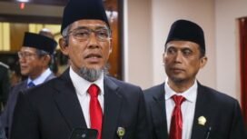 Sekretaris Daerah (Sekda) Provinsi Jawa Tengah, Sumarno (kiri)