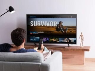 Nonton tv menjadi lebih bagus dengan smart tv (Freepik)