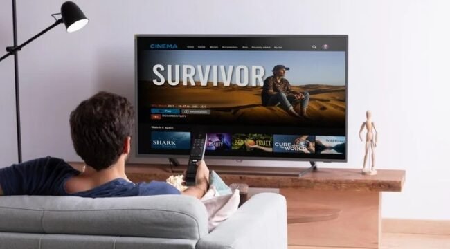 Nonton tv menjadi lebih bagus dengan smart tv (Freepik)