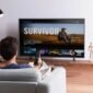 Nonton tv menjadi lebih bagus dengan smart tv (Freepik)