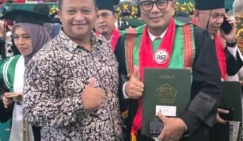 Anggota Komisi B DPRD Provinsi Jawa Tengah, Harun Abdul Khafidz, menyampaikan ucapan selamat dan sukses kepada Ketua DPD Partai Golkar Jawa Tengah, Mohammad Saleh, atas keberhasilannya meraih gelar Doktor (S3) Ilmu Hukum.