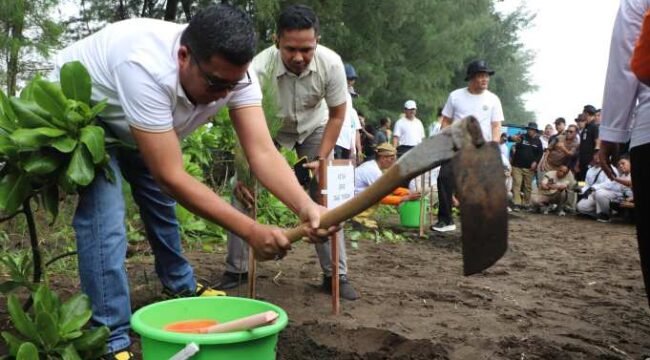 Wakil Ketua DPRD Provinsi Jawa Tengah, Mohammad Saleh menghadiri peluncuran Gerakan Jawa Tengah ASRI (Aman, Sehat, Resik, dan Indah) yang dipusatkan di Pantai Jodo, Desa Sidorejo, Kecamatan Gringsing, Kabupaten Batang, Selasa (24/2/2026).