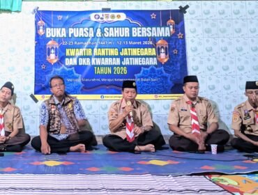 Ketua kwaran Jatinegara memberikan pembekalan kepada anggota Pramuka yang akan piket pos pam lebaran
