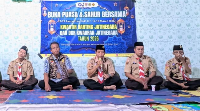 Ketua kwaran Jatinegara memberikan pembekalan kepada anggota Pramuka yang akan piket pos pam lebaran