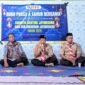 Ketua kwaran Jatinegara memberikan pembekalan kepada anggota Pramuka yang akan piket pos pam lebaran