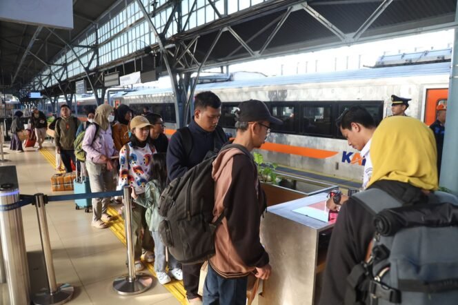 
					Angkutan Lebaran 2026 Dimulai, Penumpang KA dari Stasiun Pasar Senen dan Stasiun Gambir Tembus 45 Ribu