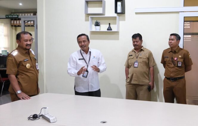 
					Bupati Pemalang Anom Widiyantoro melakukan kunjungan silaturahmi ke beberapa Instansi Vertikal Di Kabupaten Pemalang, Selasa (6/01/2026).