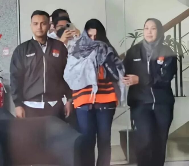 
					Bupati Pekalongan Fadia Arafiq Resmi Ditahan KPK, Jadi Tersangka Tunggal Kasus Pengadaan Barang dan Jasa