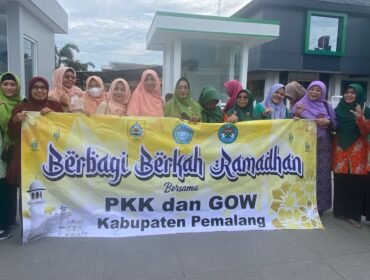 Berbagi Berkah Ramadan, GOW dan PKK Pemalang Bagikan Takjil untuk Masyarakat