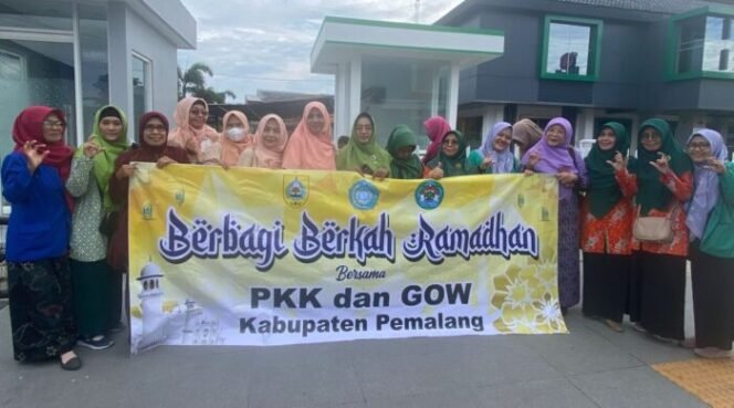 
					Berbagi Berkah Ramadan, GOW dan PKK Pemalang Bagikan Takjil untuk Masyarakat