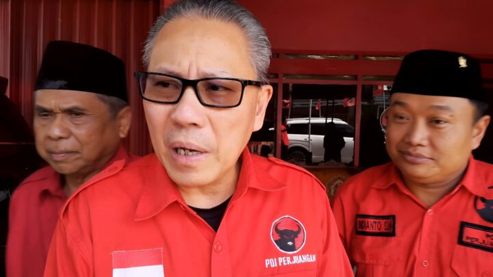 Ketua DPD PDI Perjuangan Jawa Tengah, Dolfie Othniel Frederic Palit didampingi Ketua DPC PDIP Pemalang Indianto, SH dan Sekretaris DPC PDIP Pemalang, Agus Sukoco