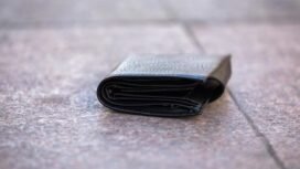 Ilustrasi Dompet Hilang