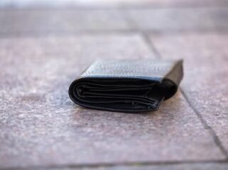 Ilustrasi Dompet Hilang