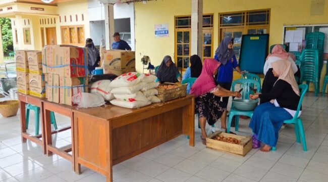 Pemkab Pemalang Dirikan Dapur Umum Bantu Korban Banjir Kecamatan Ulujami
